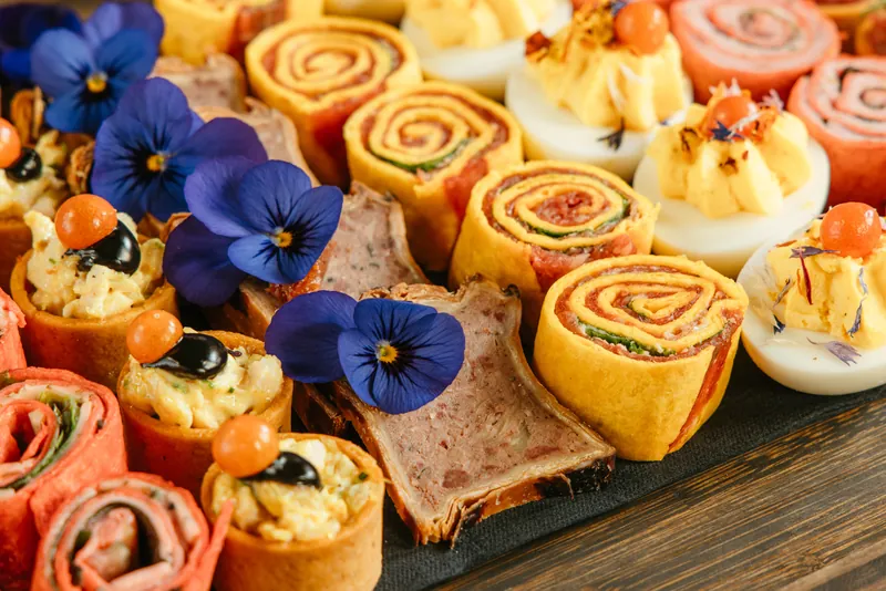 Catering de Vesting gevulde eieren en pinwheels