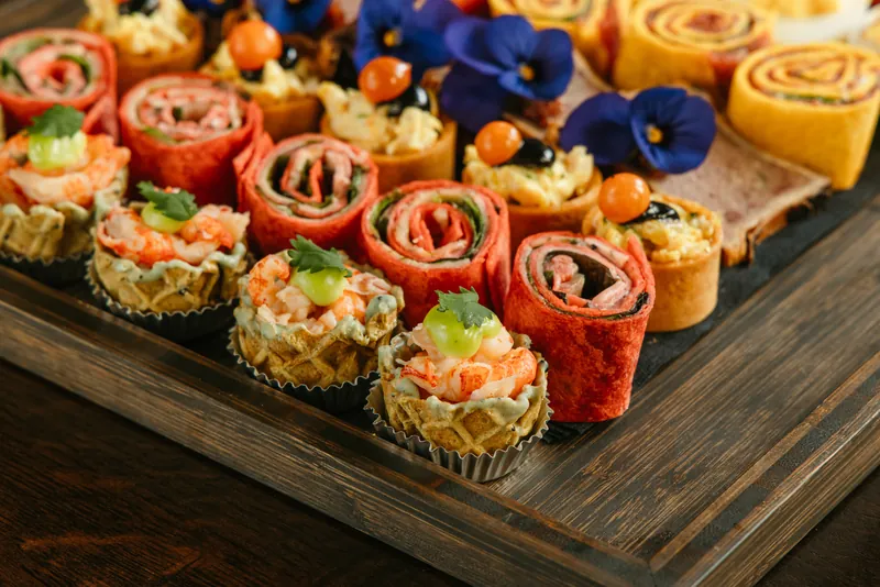 Catering de Vesting borrelplank detail met hapjes